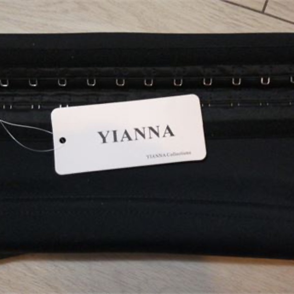 Yianna corset size small - Picture 2 of 2